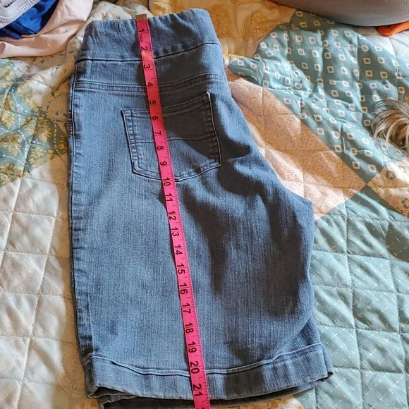 Ladies' Pull-on denim shorts size 12 - Picture 5 of 10